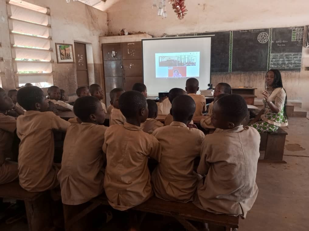 Projet ECSI - ONG RACINES : visio-conférence entre enfants du Bénin et de la France